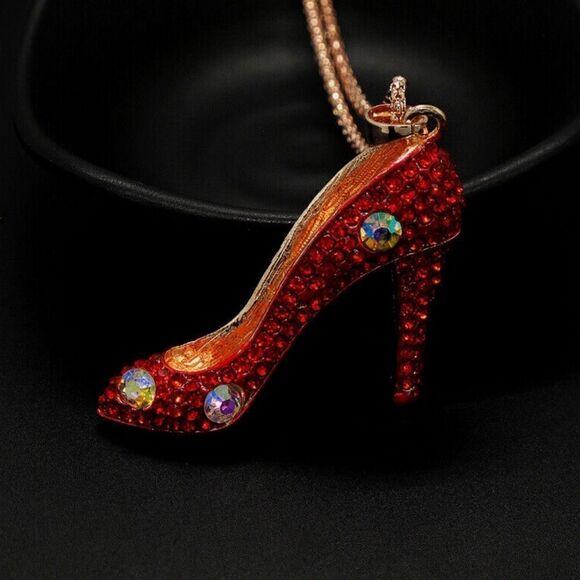 ♥️ Betsey Johnson NEW stunning ruby red glistening crystal pendant necklace ♥️ - Picture 4 of 5